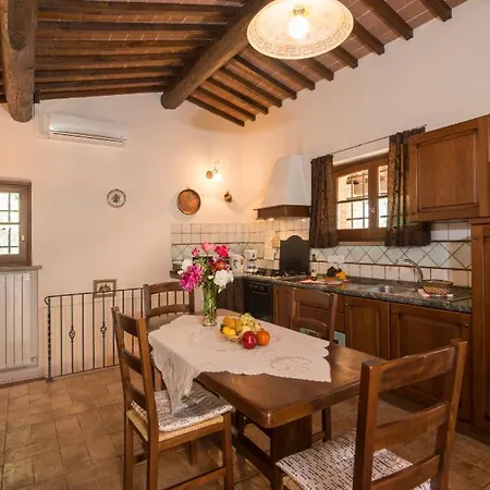 Popoltaio-schiacciato Sleeps 4 Pool T762697 Ravigliano