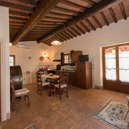 Popoltaio-schiacciato Sleeps 4 Pool T762697 * Ravigliano