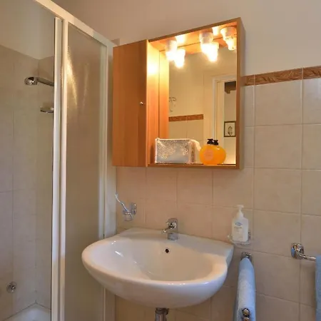 Popoltaio-schiacciato Sleeps 4 Pool T762697 Appartamento Ravigliano